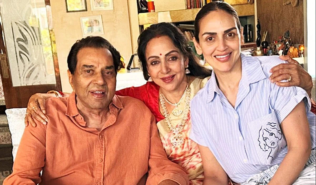 धर्मेंद्र को ऑस्कर में श्रद्धांजलि न देने पर ईशा देओल और हेमा मालिनी की प्रतिक्रियाएँ