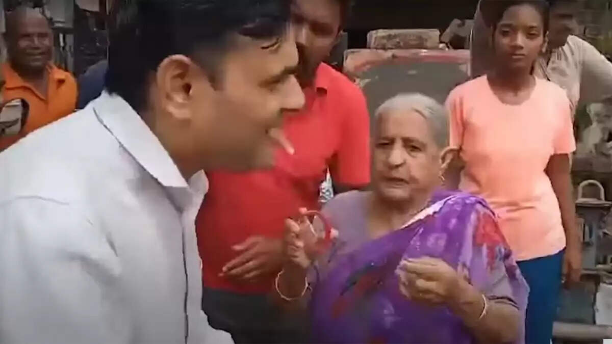 मेरठ में बिजली संकट: महिलाओं का विरोध प्रदर्शन