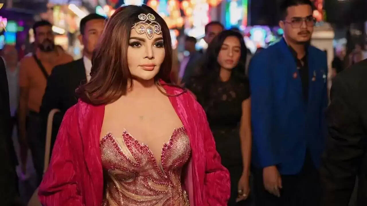 राखी सावंत के जन्मदिन पर उनके विवादित बयान जो इंटरनेट पर छाए