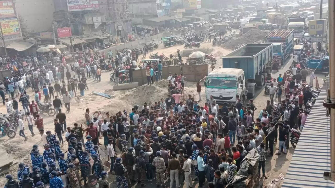 पश्चिम बंगाल में प्रवासी श्रमिकों पर हमलों के विरोध में प्रदर्शन: क्या है असली वजह?