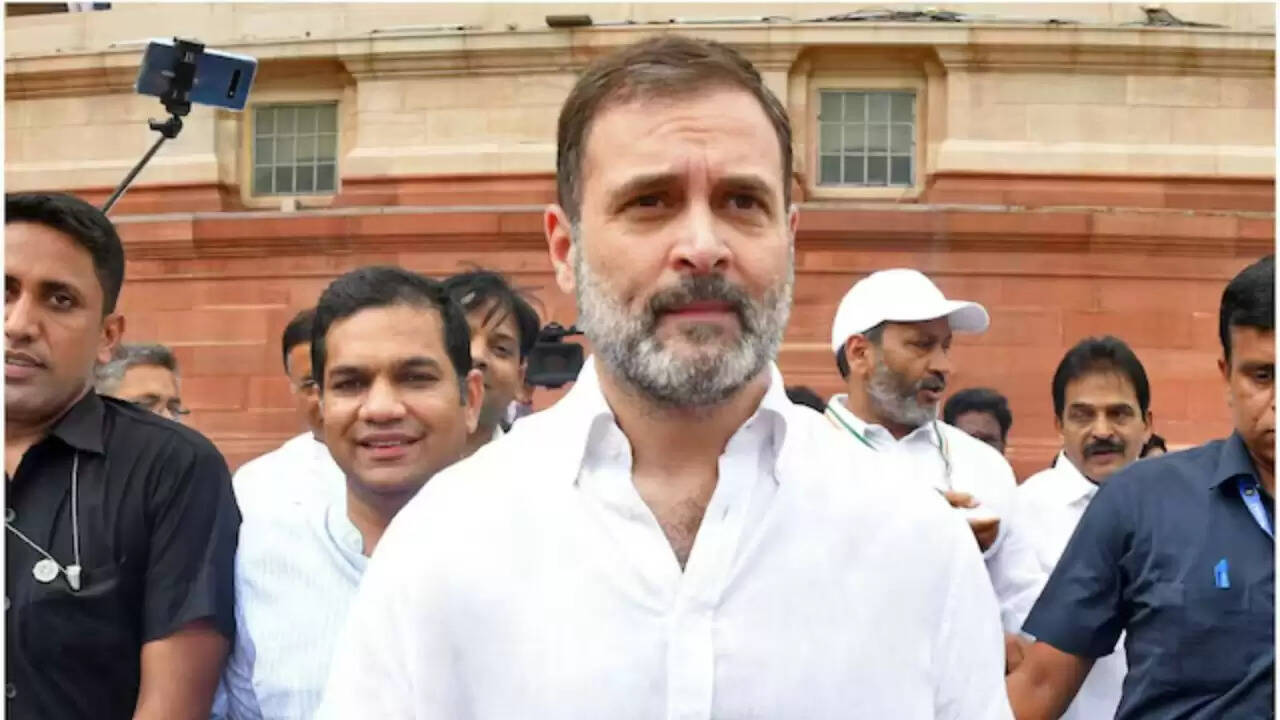 राहुल गांधी ने ट्रंप के बयान पर मोदी सरकार को घेरा
