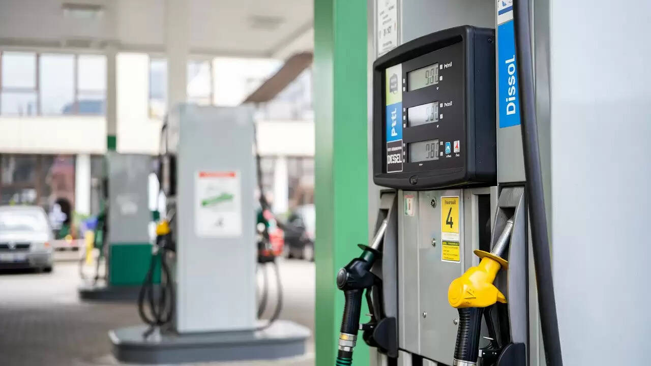 आज के पेट्रोल और डीजल के रेट: जानें अपने शहर में कीमतें