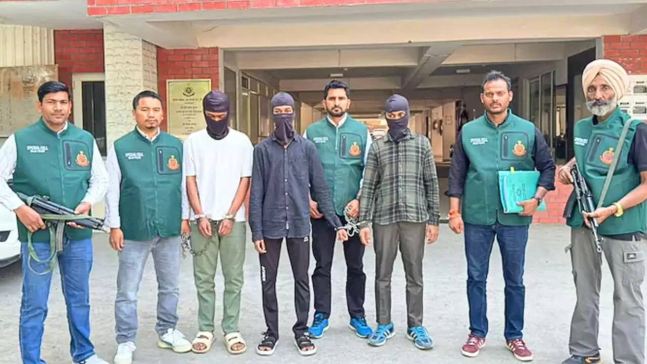 दिल्ली पुलिस ने चार कट्टरपंथियों को किया गिरफ्तार: क्या है उनका खतरनाक प्लान?