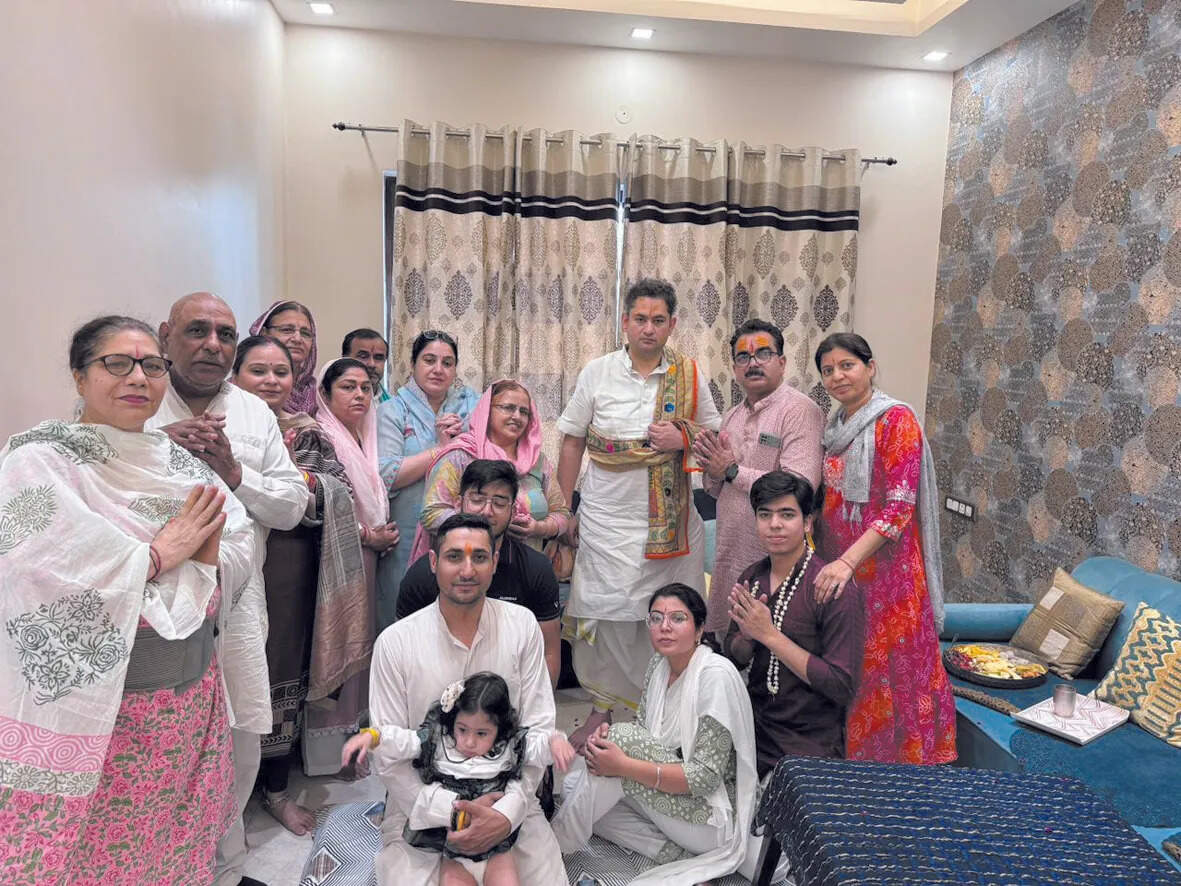 पुंडरीक महाराज का संकीर्तन चेयरमैन के निवास पर आगमन