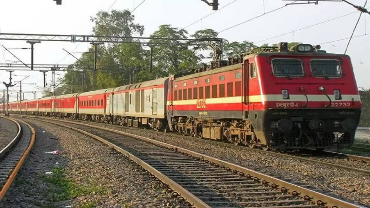 भारतीय रेलवे ने गरीबों के लिए नॉन-एसी सीटों की संख्या बढ़ाई