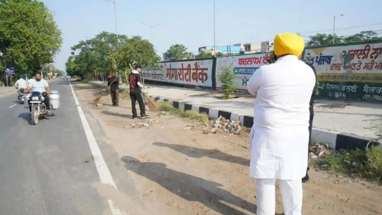मोगा में सफाई व्यवस्था की समीक्षा करते हरजोत सिंह बैंस