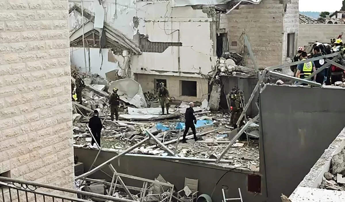 ईरान में इजरायली हवाई हमलों के बाद युद्ध की स्थिति और बढ़ी