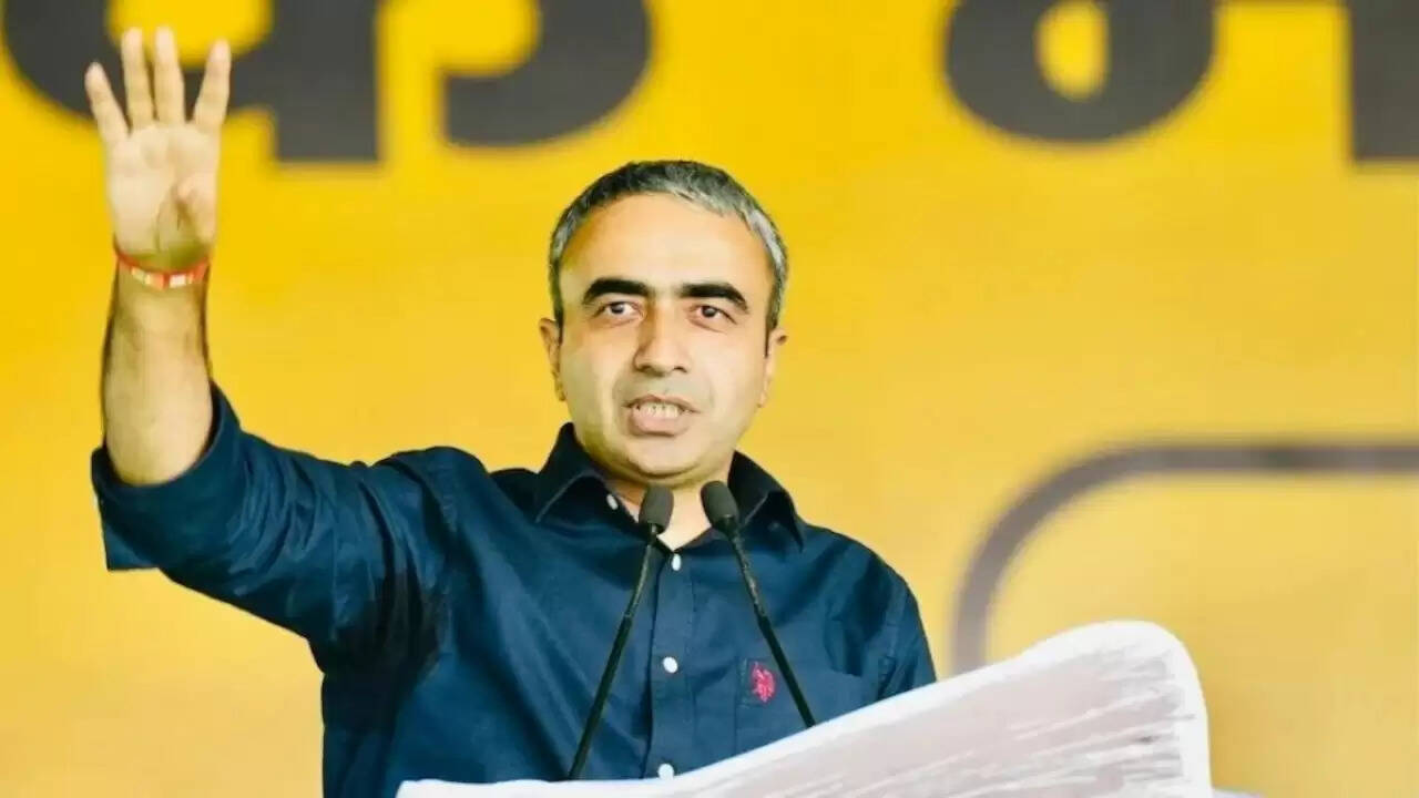 हरियाणा में शिक्षकों को आवारा कुत्तों की निगरानी का काम सौंपने पर विवाद गहराया