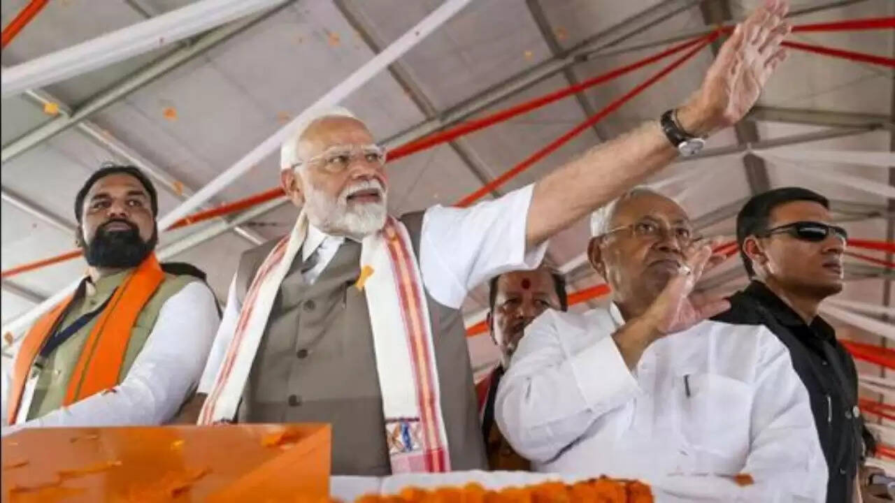 प्रधानमंत्री मोदी का बिहार और पश्चिम बंगाल दौरा: विकास परियोजनाओं का शुभारंभ