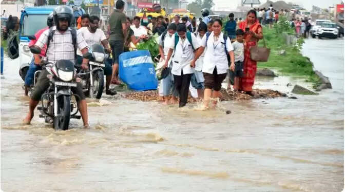 उत्तर प्रदेश में बाढ़ से जनजीवन प्रभावित, प्रशासन सक्रिय