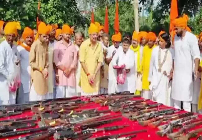 राजा भैया का शस्त्र पूजन वीडियो बना चर्चा का विषय