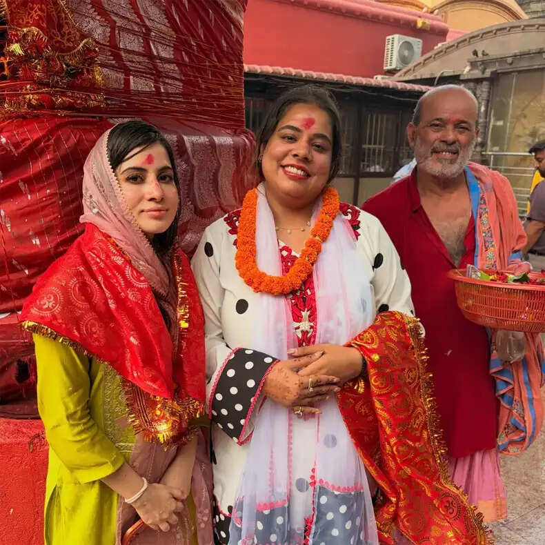 उर्फी जावेद ने कमाख्या देवी मंदिर में की पूजा, तस्वीरें साझा कीं