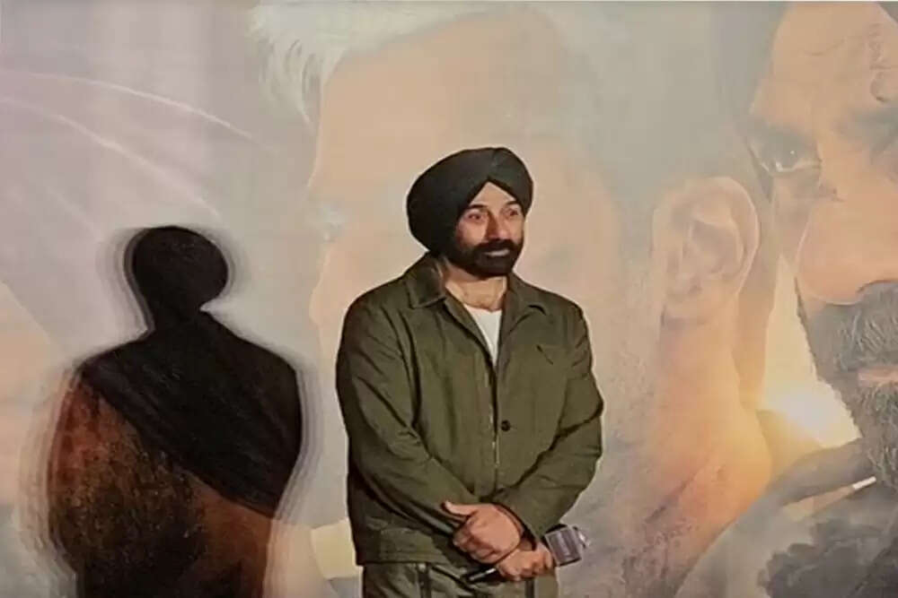 सनी देओल की 'बॉर्डर 2' का टीजर लॉन्च, भावुक हुए अभिनेता