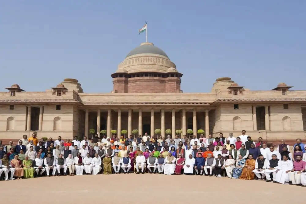 राज्यसभा के सेवानिवृत्त सांसदों को विदाई, सीपी राधाकृष्णन और मोदी की उपस्थिति