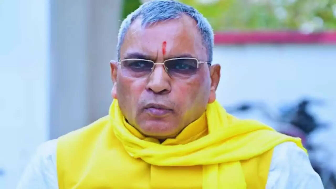 क्या बिना लाइसेंस हथियार बांटने का ऐलान यूपी की राजनीति में नया तूफान लाएगा?