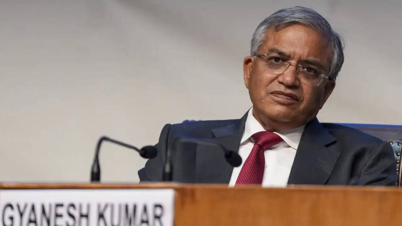 विपक्ष का मुख्य चुनाव आयुक्त के खिलाफ महाभियोग प्रस्ताव लाने की योजना