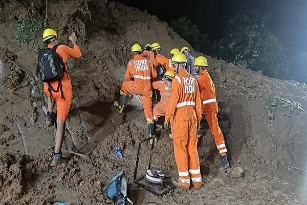 भूस्खलन से हिमाचल प्रदेश के मंडी में 7 लोगों की जान गई, एक ही परिवार के 4 सदस्य शामिल