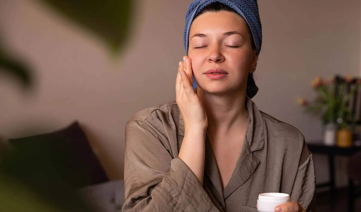 रात की स्किन केयर रूटीन: दमकती त्वचा के लिए बेहतरीन टिप्स