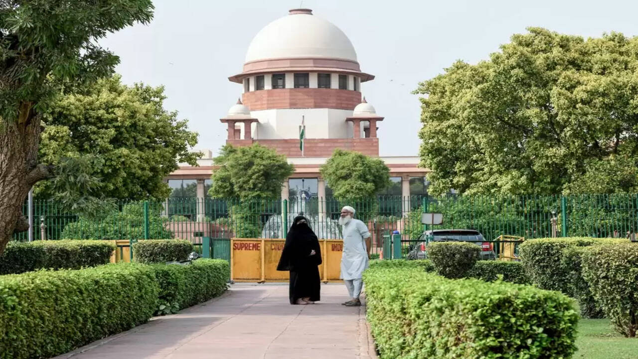 उच्चतम न्यायालय ने ग्रेटर नोएडा के छात्र को नोटिस जारी करने पर उठाए सवाल