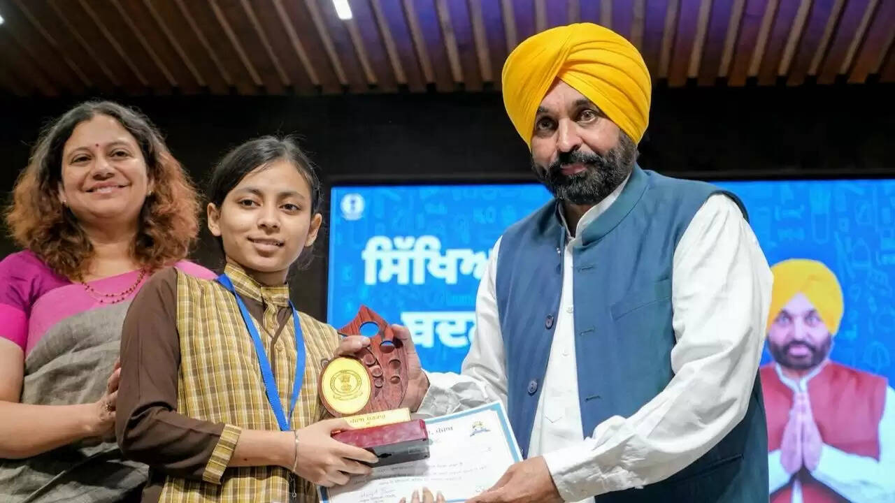 पंजाब में शिक्षा क्रांति: मुख्यमंत्री भगवंत मान का युवाओं को प्रेरित करने का प्रयास