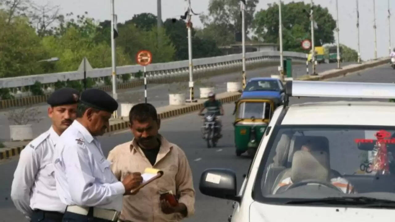 फिनलैंड का अनोखा ट्रैफिक चालान सिस्टम: आय के अनुसार जुर्माना