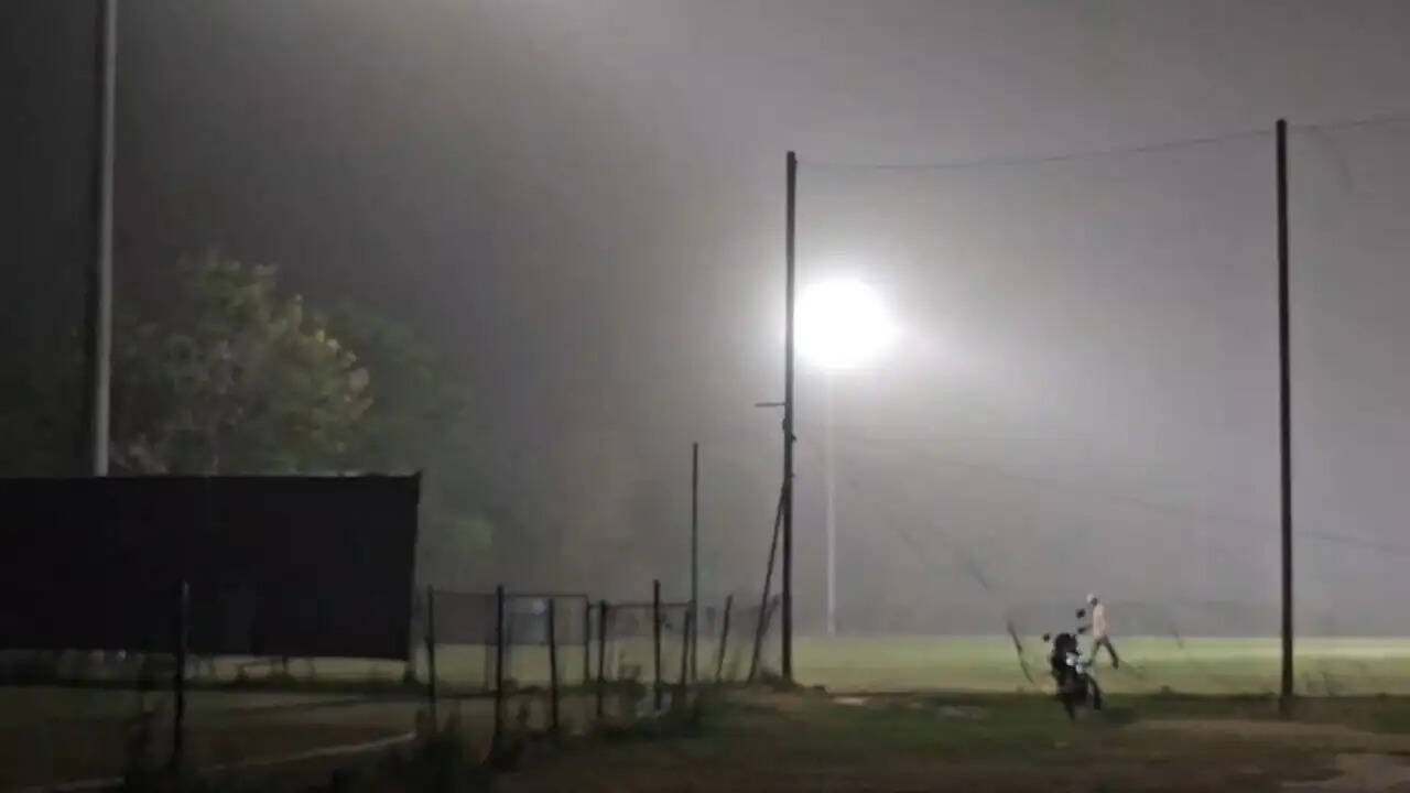 दिल्ली-एनसीआर में मौसम में अचानक बदलाव, लू से मिली राहत