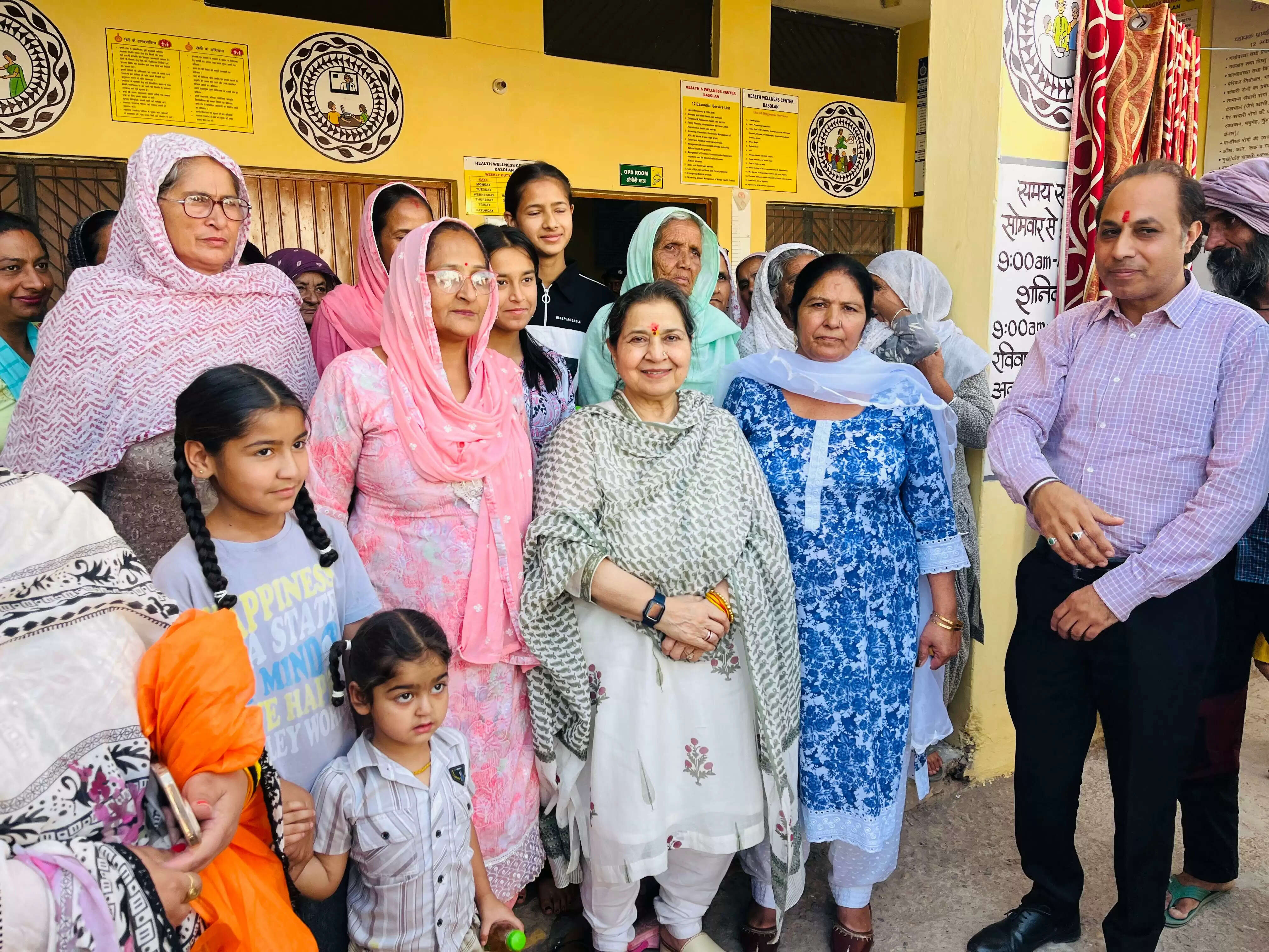 पिंजौर में विधायक शक्तिरानी शर्मा ने 'गांव चलो-बस्ती चलो' अभियान के तहत किया संवाद