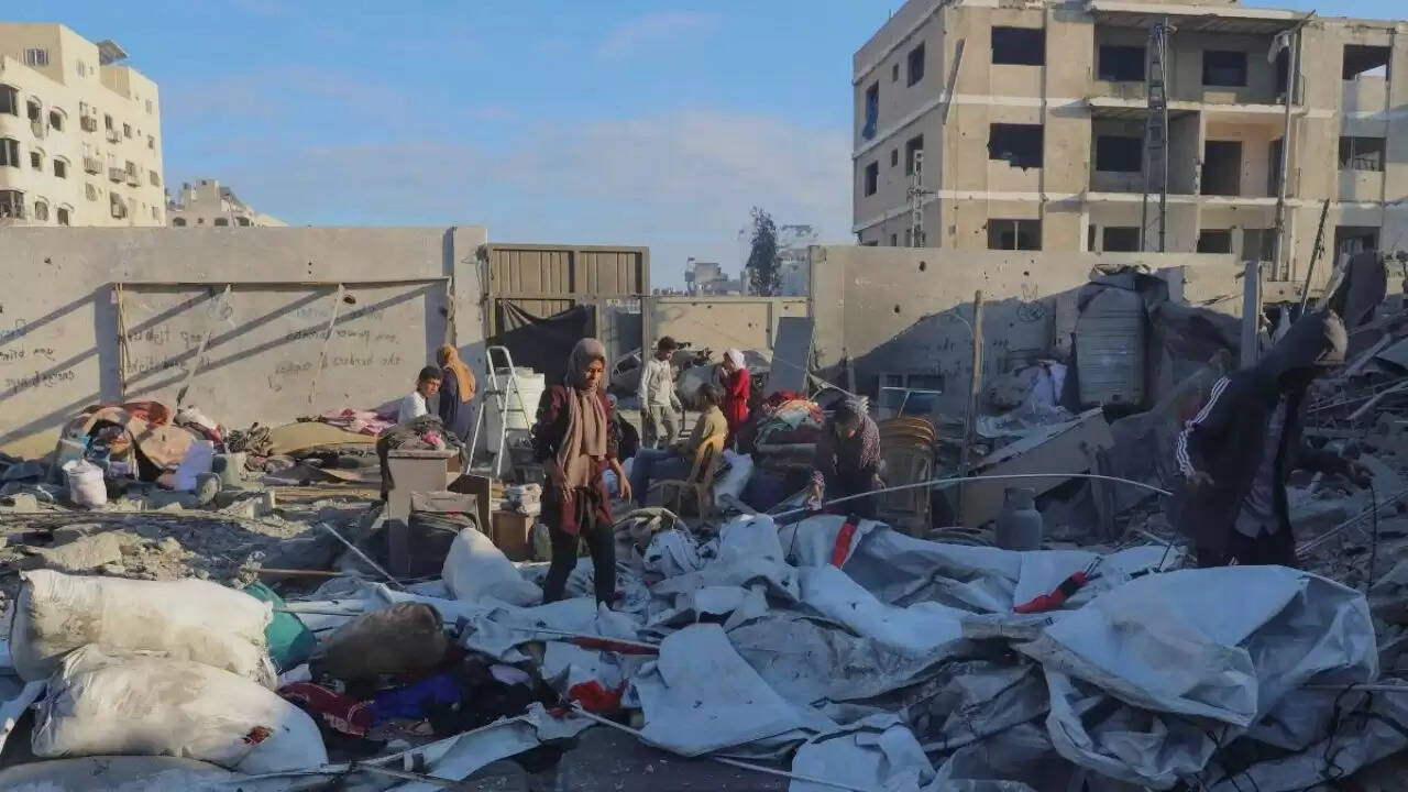 गाजा में युद्धविराम के बावजूद इजरायली हवाई हमले, 81 की मौत