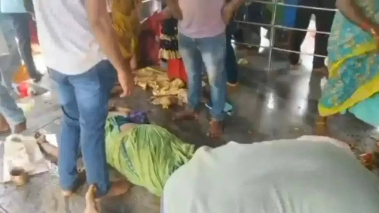 आंध्र प्रदेश में श्री वेंकटेश्वर मंदिर में भगदड़: 10 की मौत, पीएम मोदी ने सहायता का किया ऐलान