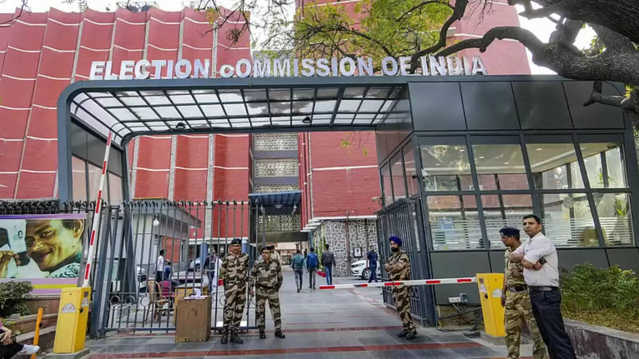 चुनाव आयोग ने मतदाता सूची पर उठे सवालों का दिया जवाब