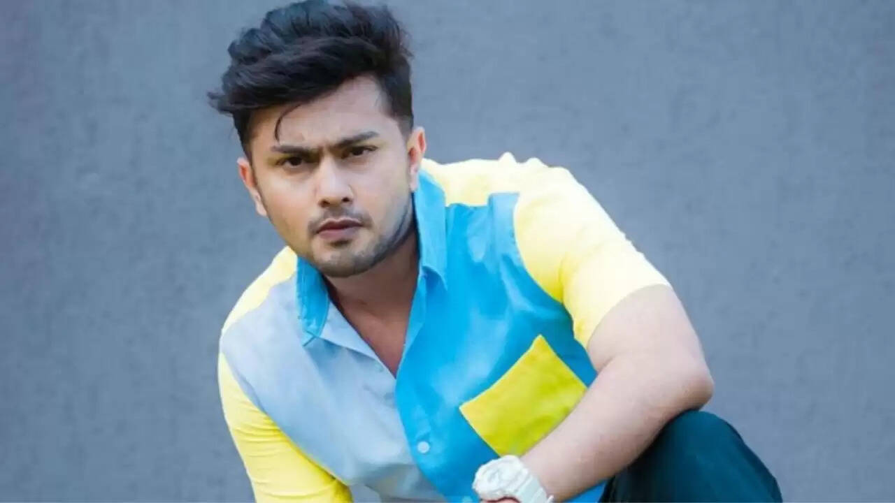 Bigg Boss 19: सलमान खान ने किया पहले कंटेस्टेंट का खुलासा, जानें कौन है अवेज दरबार?