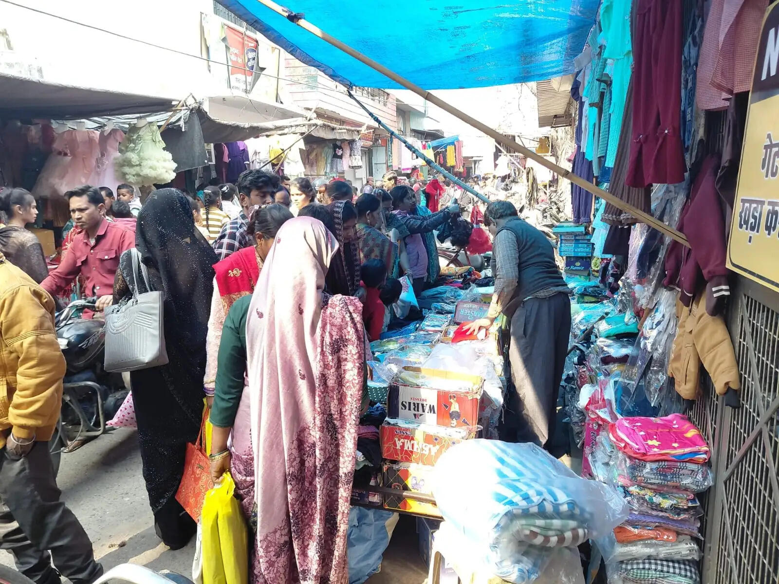 नौतनवा में अतिक्रमण से परेशान नागरिक, प्रशासन की अनदेखी पर उठे सवाल