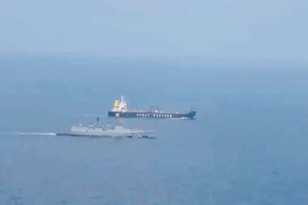 स्ट्रेट ऑफ होर्मुज में भारतीय नौसेना की महत्वपूर्ण भूमिका