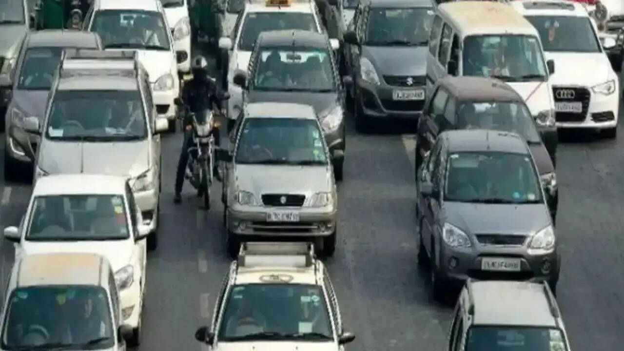 महाराष्ट्र का नया बजट: पुरानी गाड़ियों पर ग्रीन टैक्स में वृद्धि और नई तकनीक को प्रोत्साहन