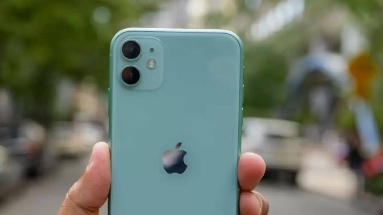 iPhone 11 की तकनीकी खामी पर उपभोक्ता आयोग का बड़ा फैसला: Apple और क्रोमा को मिले मुआवजे के आदेश