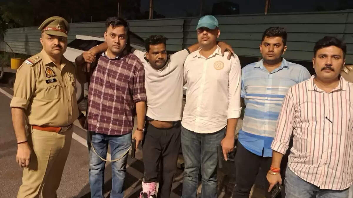 नोएडा में पुलिस का डबल एनकाउंटर, दो बदमाश गिरफ्तार