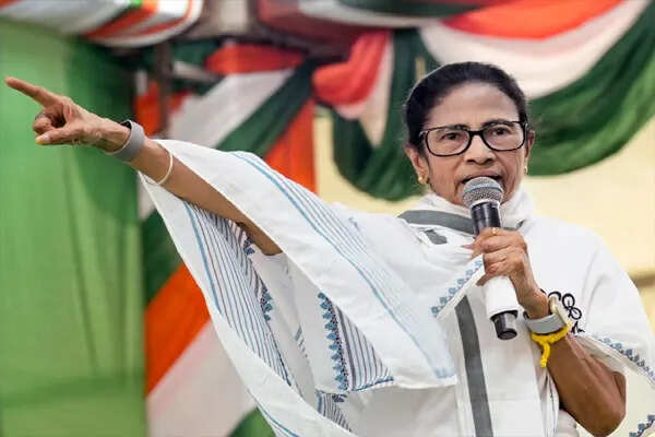 पश्चिम बंगाल चुनाव: 55 सीटें संवेदनशील घोषित, आयोग ने उठाए सख्त कदम