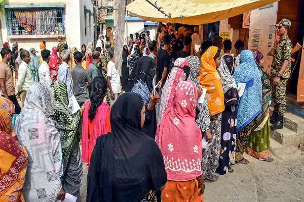 पश्चिम बंगाल और तमिलनाडु में चुनावी मतदान की स्थिति