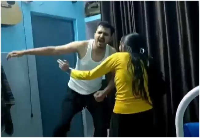 शामली अस्पताल में डॉक्टर का डांस वीडियो बना चर्चा का विषय