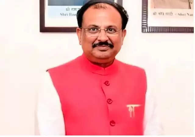 योगी सरकार के मंत्री का विवादास्पद बयान: मुस्लिमों को आतंकवादियों से जोड़ा