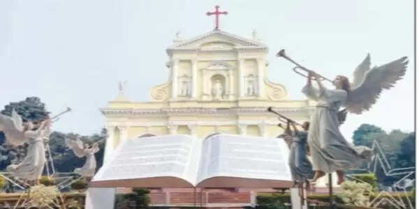 आगरा -प्रार्थना, कैरोल सिंगिंग और सतरंगी रोशनी के साथ आज रात जन्मेगें प्रभु यीशु