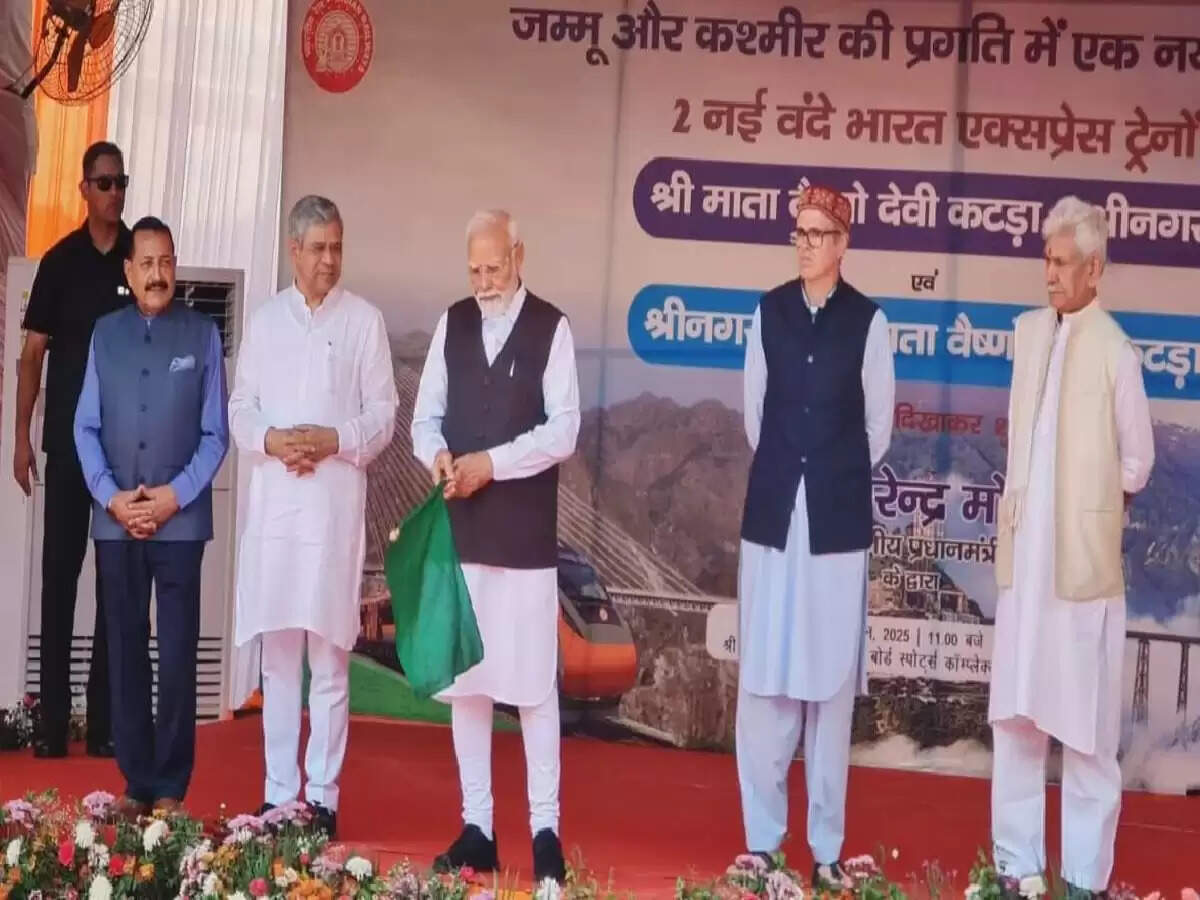 कश्मीर घाटी के लिए वंदे भारत एक्सप्रेस का शुभारंभ