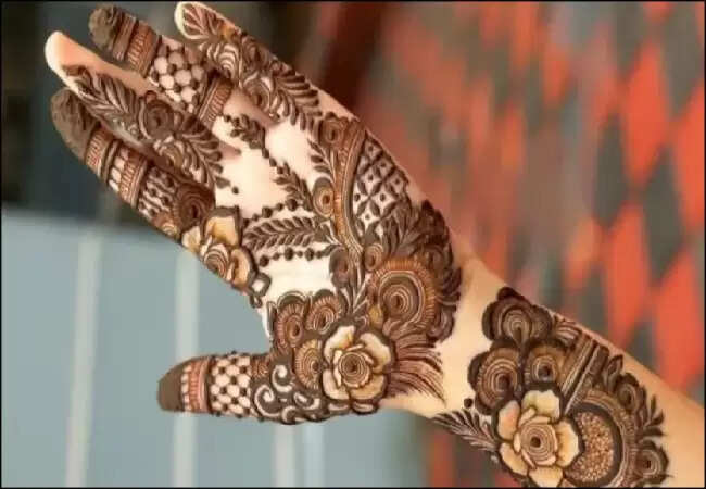 हरियाली तीज पर मेहंदी के खूबसूरत और आसान डिज़ाइन