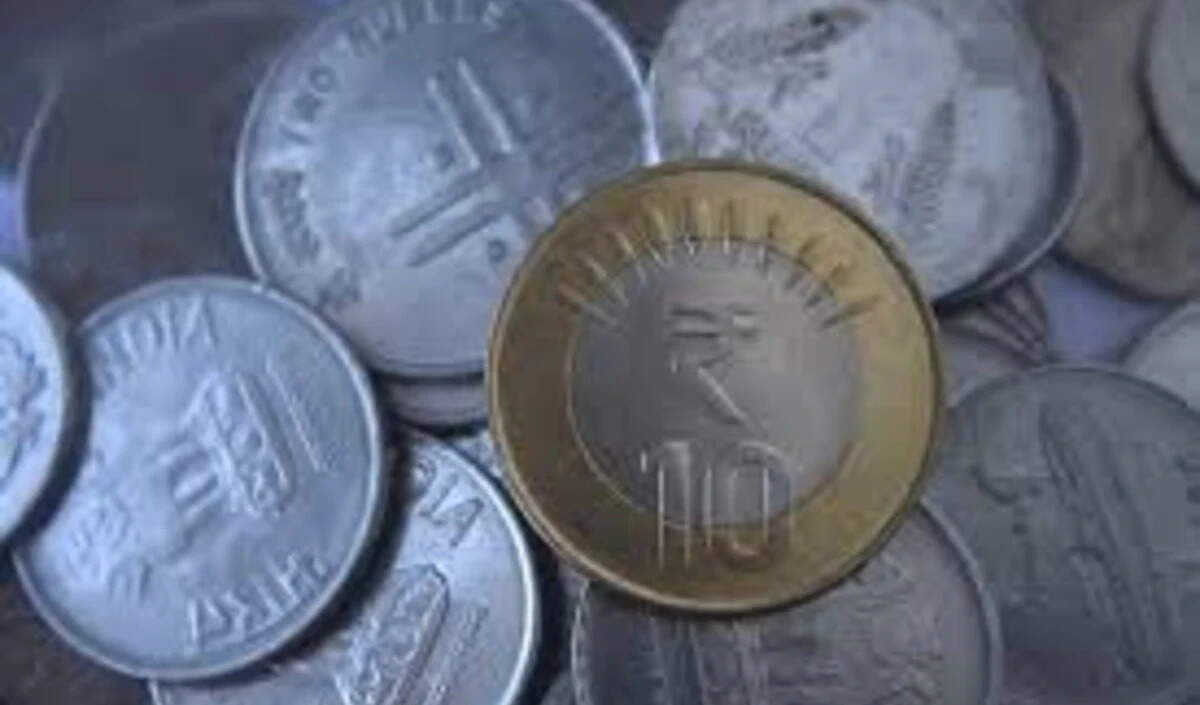 रुपये में गिरावट, कच्चे तेल की कीमतों का असर