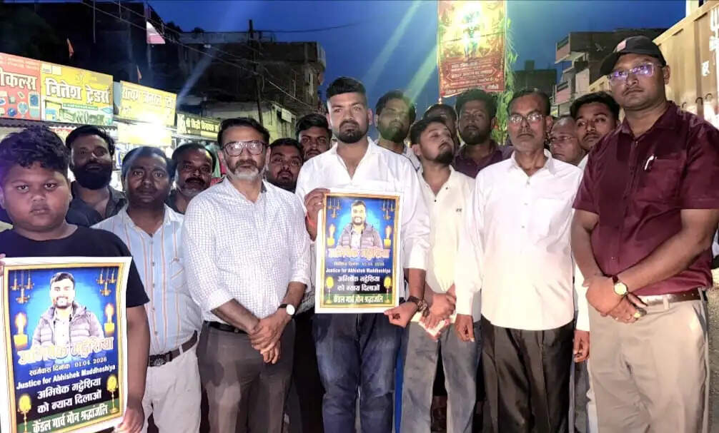 व्यापारियों का कैंडल मार्च: अभिषेक मद्धेशिया की मौत पर न्याय की मांग