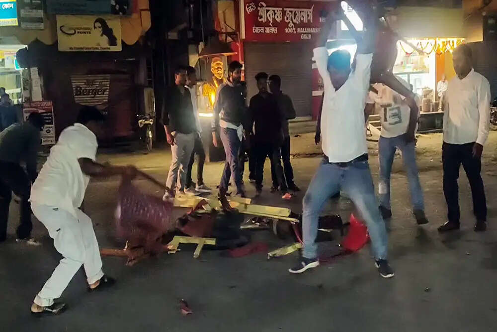 पश्चिम बंगाल में न्यायिक अधिकारियों का बंधक बनना: राजनीतिक साजिश या स्वंयस्फूर्त गुस्सा?