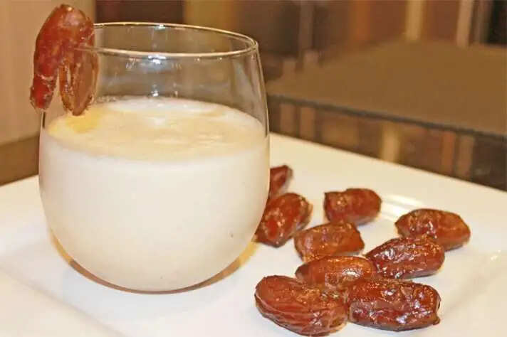 खजूर और दूध का संयोजन: स्वास्थ्य के लिए अद्भुत लाभ