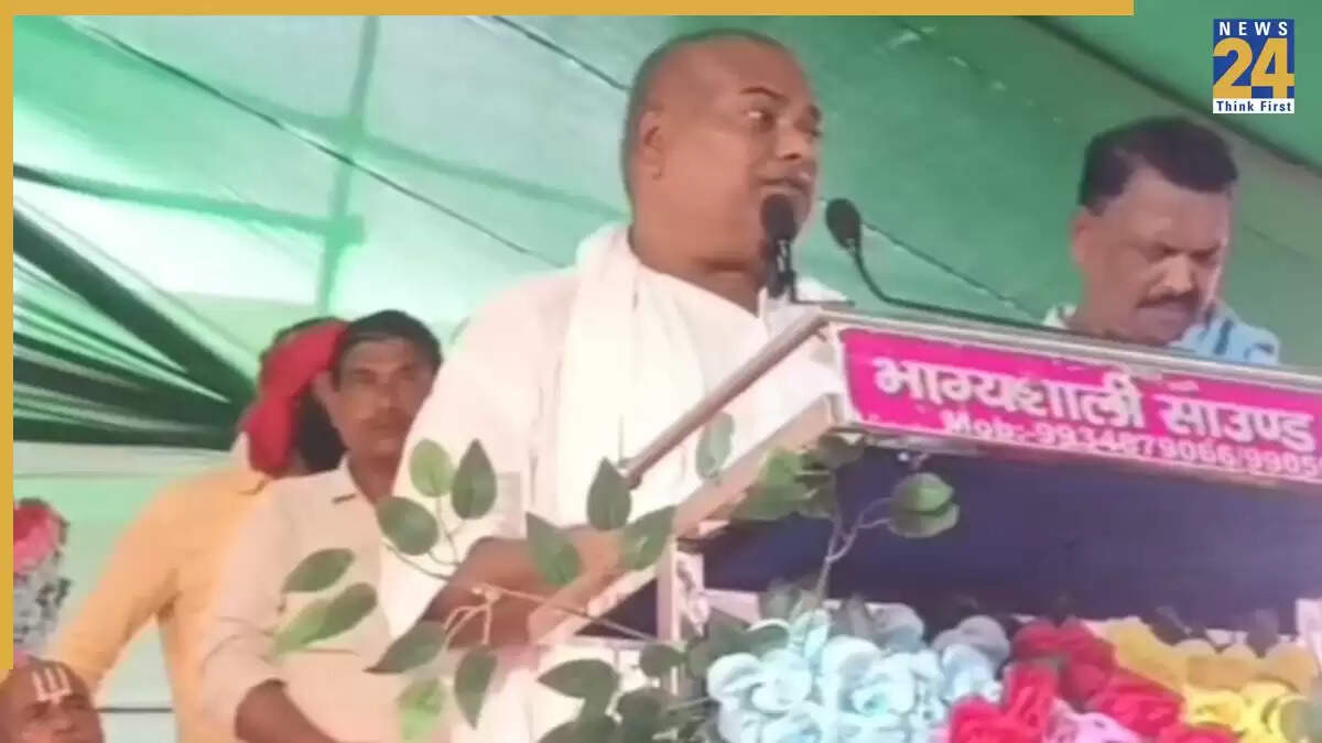 बिहार चुनाव में तेजस्वी यादव पर राजबल्लभ यादव का व्यक्तिगत हमला