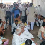 किसानों की खाद के लिए सहकारी केंद्रों पर भीड़, प्रशासन की मुश्किलें बढ़ीं