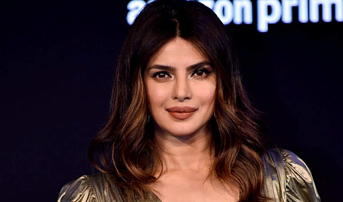 प्रियंका चोपड़ा की नई फिल्म 'हेड्स ऑफ स्टेट' का प्रमोशन, जिमी फॉलन के साथ मस्ती